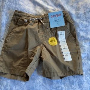 NWT 2t khaki shorts